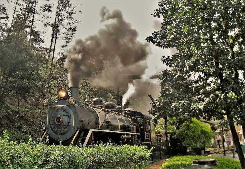 Moonlight Cottage - Your Romantic & Scenic Escape Sevierville Eksteriør billede